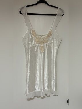 Linea Donatella Women’s White Lace Detail Satiny Chemise Chiffon Size Large